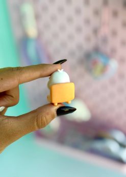 دکوری کوچک جوجه اردک نشسته