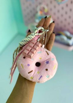 چارم دونات و شکلات صورتی