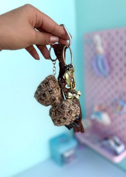 چارم بگ پاپیونی بافت قهوه ای