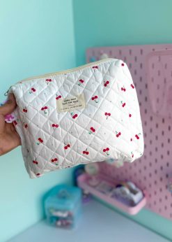 کیف لوازم آرایش آلبالویی کیوت سفید