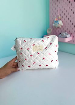 کیف لوازم آرایش آلبالویی کیوت سفید