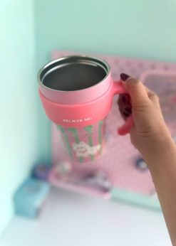 تراول ماگ دسته دار گربه و توت فرنگی