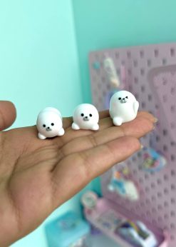 دکوری فوک خوابیده کیوت سفید