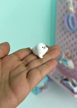 دکوری فوک خوابیده کیوت سفید