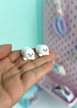 دکوری فوک خوابیده کیوت سفید