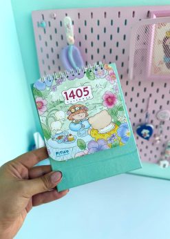 تقویم ۱۴۰۵ مربعی کیوت گرل سبزآبی