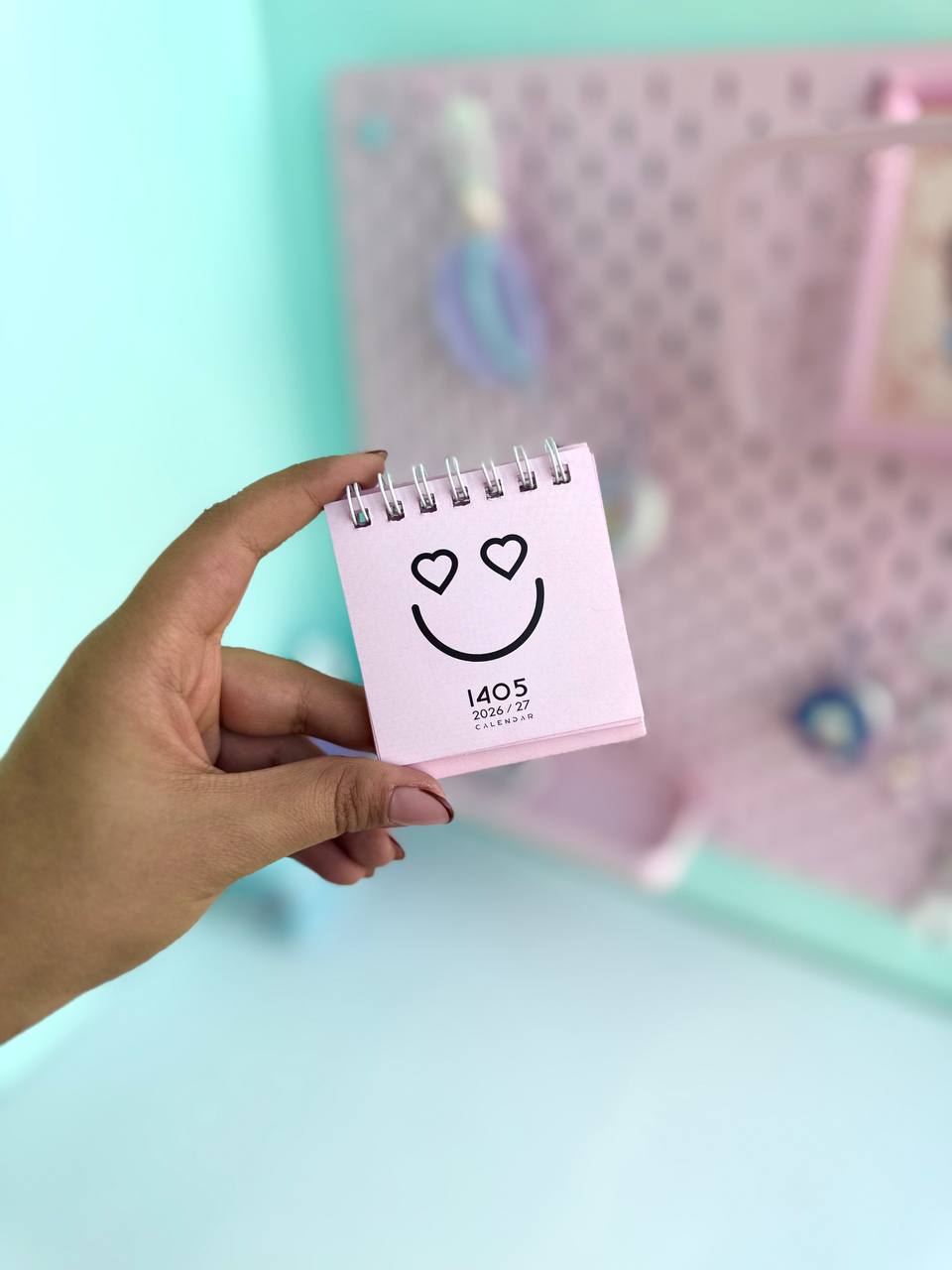 تقویم ۱۴۰۴ مربعی کوچک صورتی پاستلی