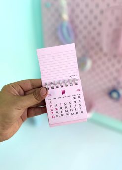 تقویم ۱۴۰۴ مربعی کوچک صورتی پاستلی