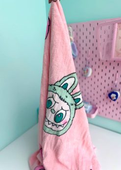 پتو بالشتی لبوبو نشسته صورتی