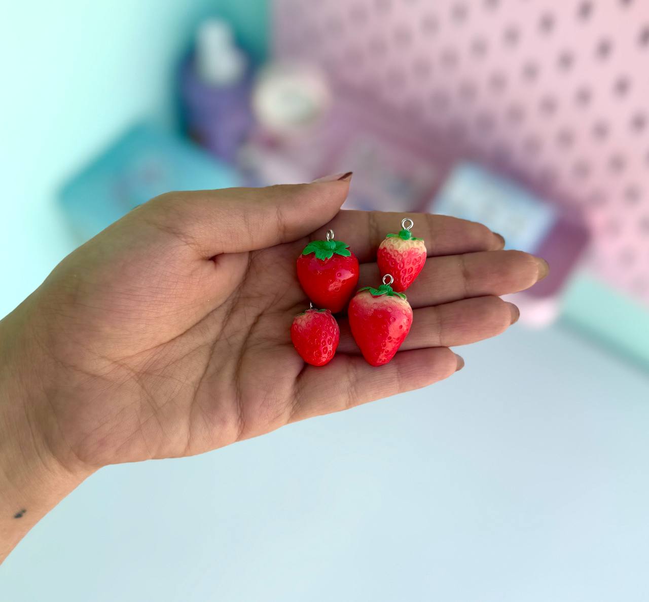 آویز پیکسلی توت فرنگی