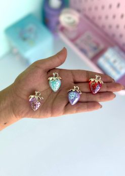 آویز توت فرنگی هولوگرامی کیوت