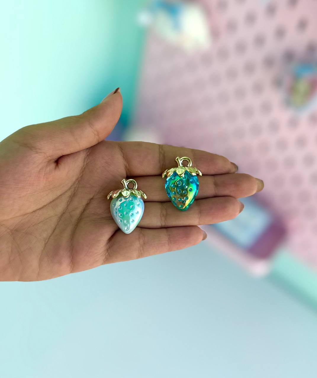 آویز توت فرنگی هولوگرامی کیوت