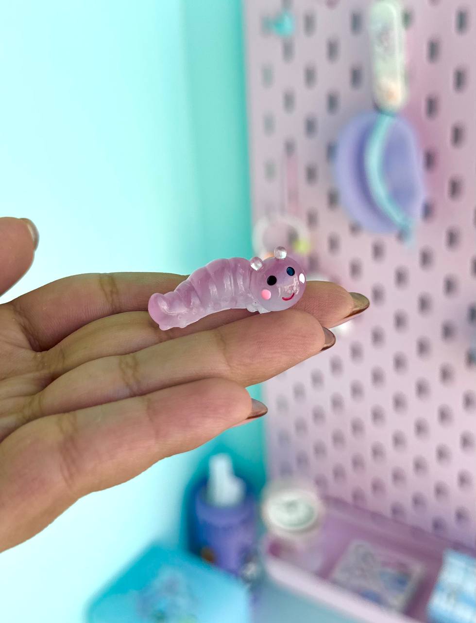 دکوری شبتاب کرم و ماهی پاستلی