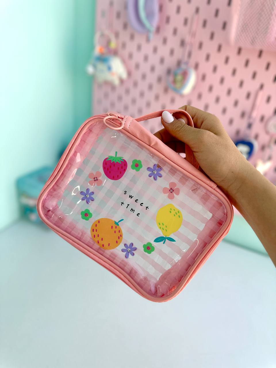 کیف لوازم آٰرایش چهارخونه میوه ای