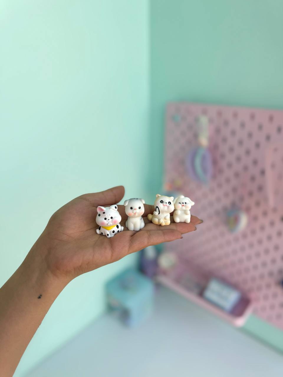 دکوری پاپی کیوت نشسته سفید