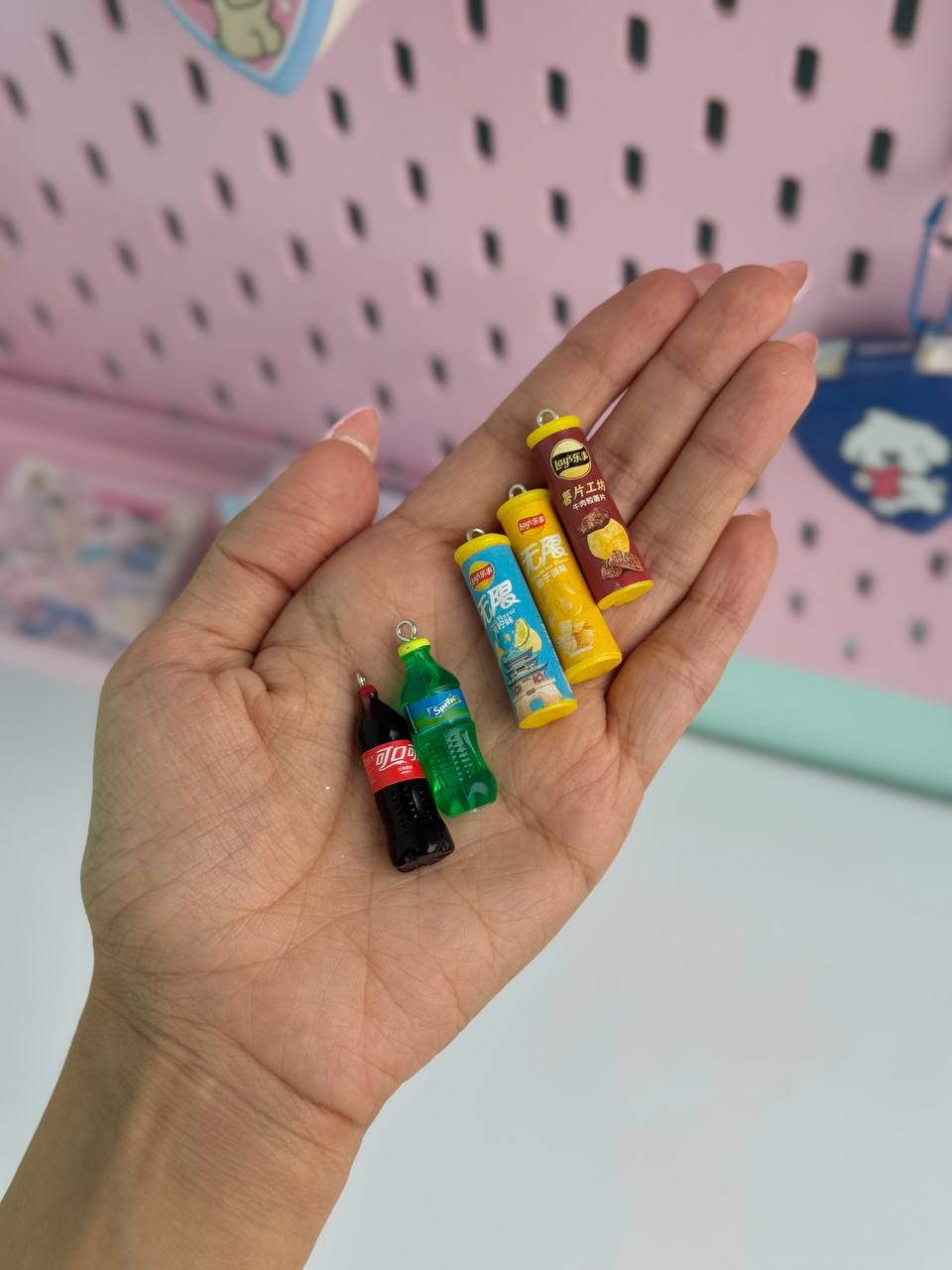 دکوری آویز دار چیپس و نوشابه