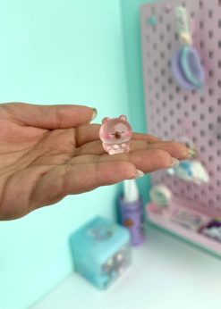 ریزولو تدی نشسته گرد پاستلی