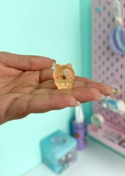 ریزولو تدی نشسته گرد پاستلی