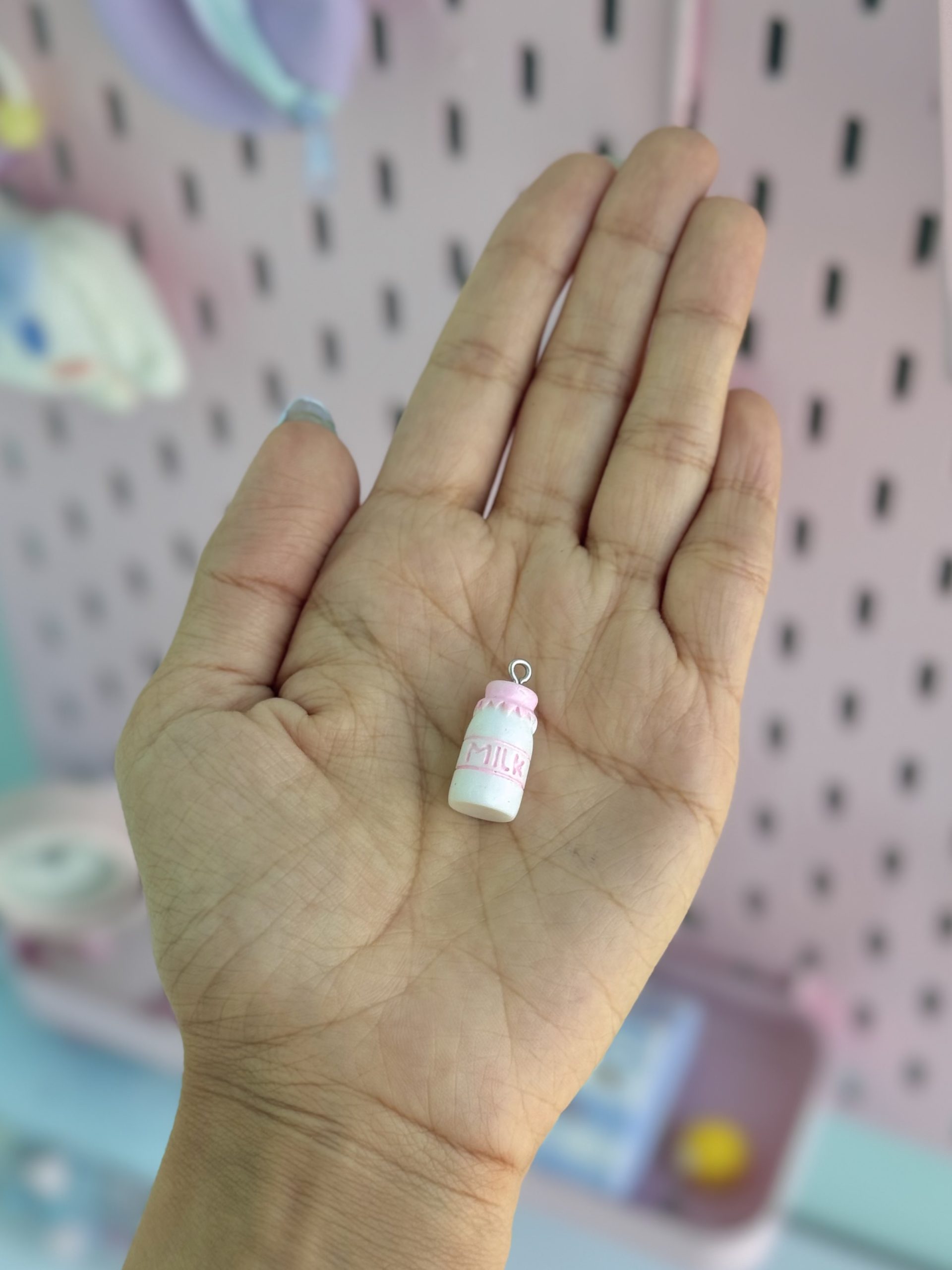 پینکولو آویزدار شیشه شیر پاستلی