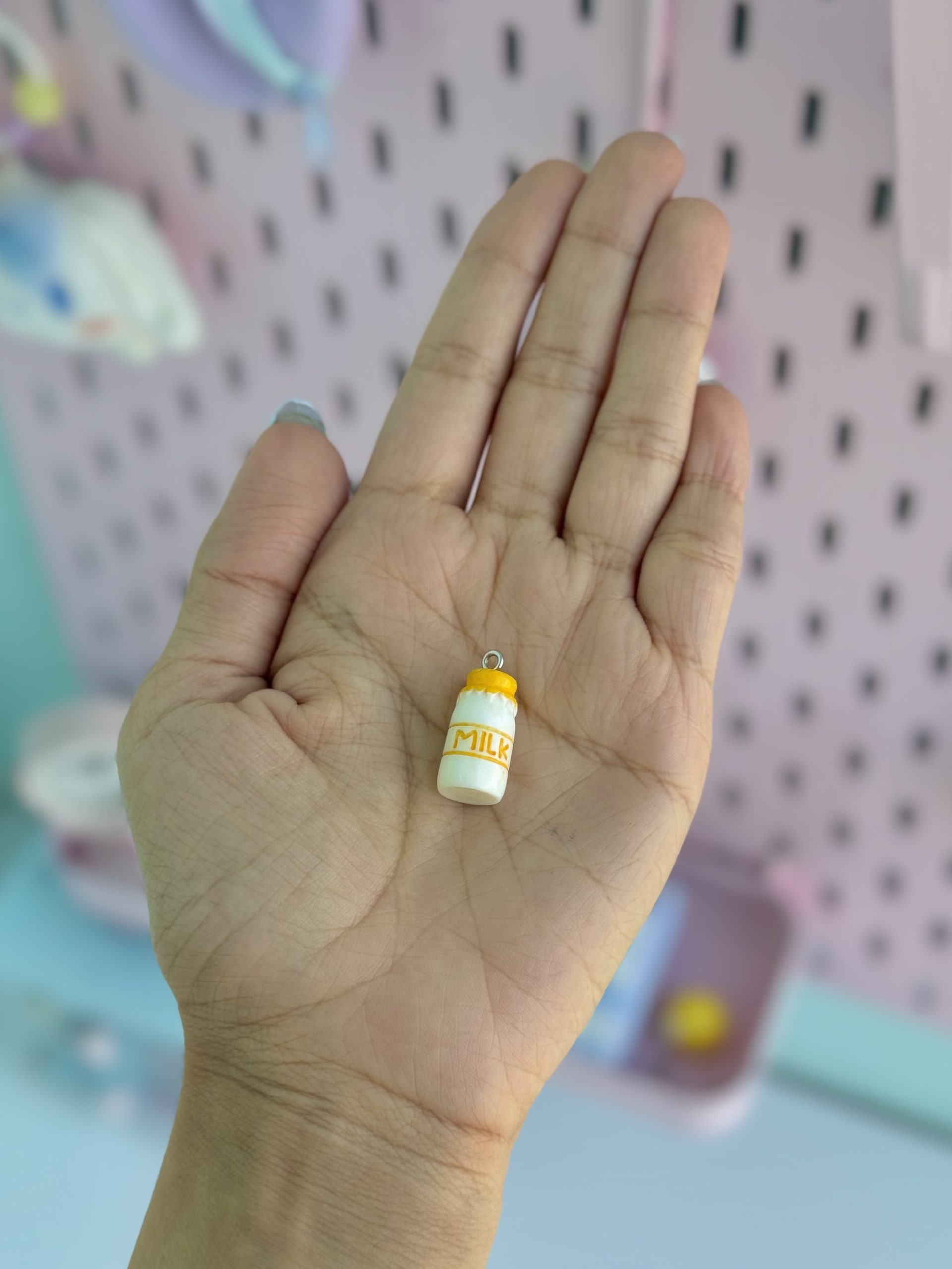 پینکولو آویزدار شیشه شیر پاستلی