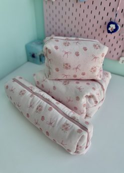 کیف پینترستی گل و پاپیون صورتی