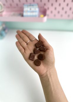 پینکولو آویز دار بیسکوییت شکلاتی