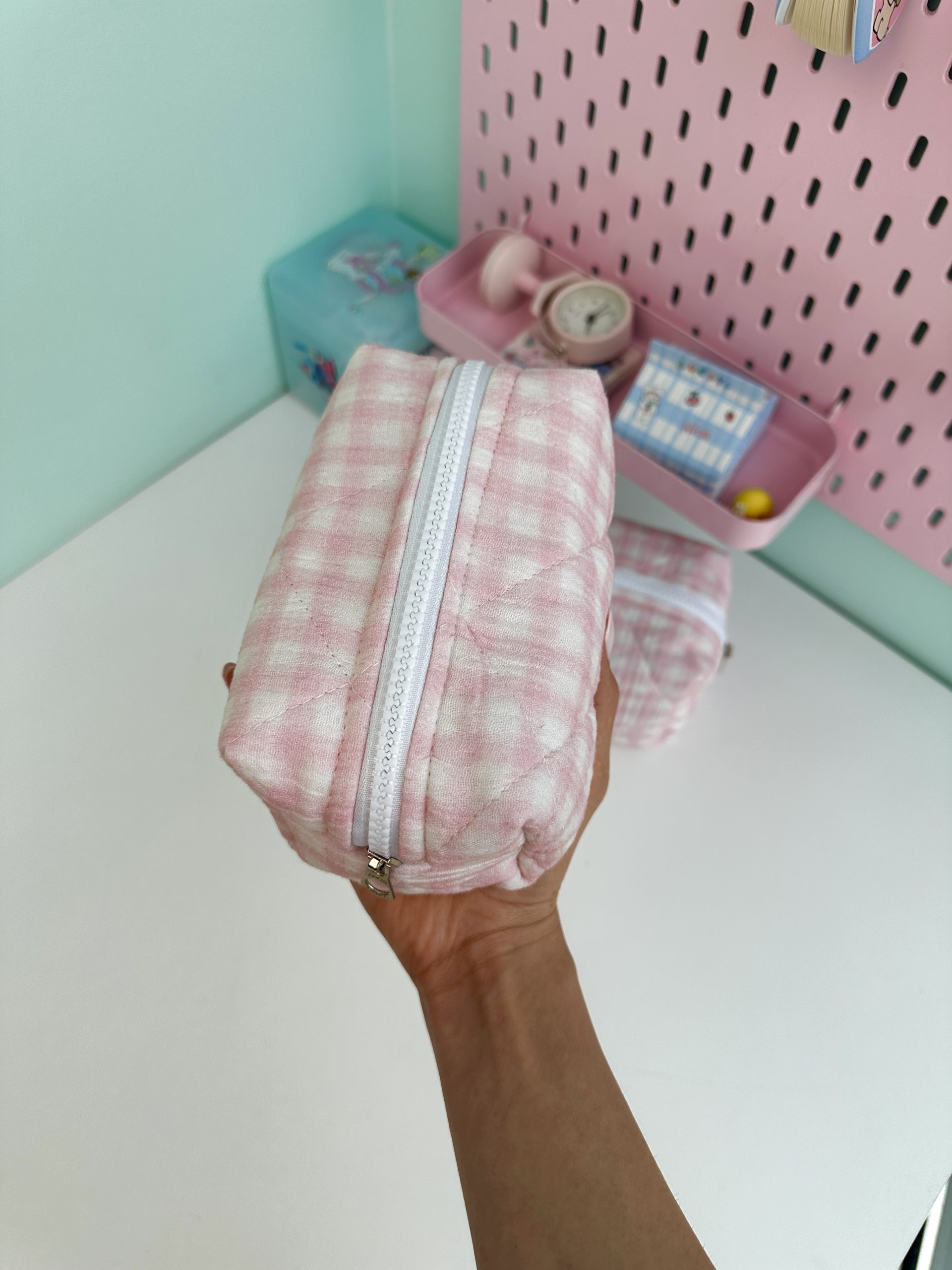 کیف پینترستی چهارخونه صورتی