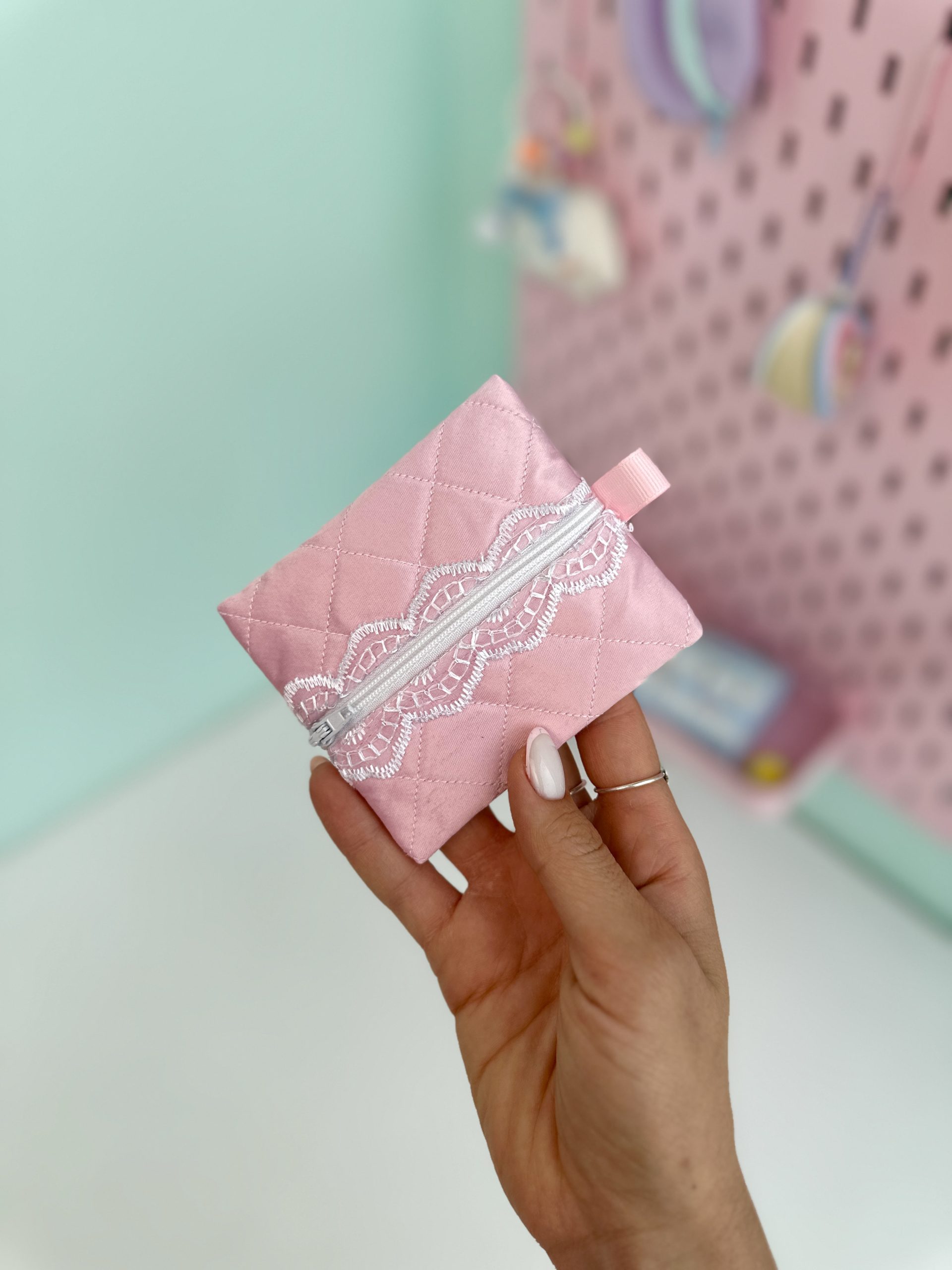 کیف پینترستی کوچک طرحدار صورتی