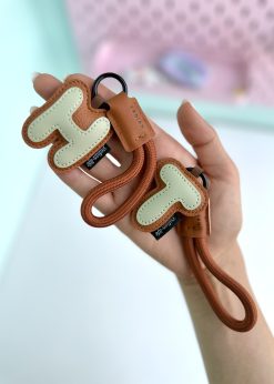 چارم چرمی حروف قهوه ای کیوت
