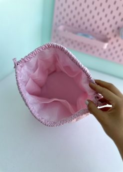 کیف آرایشی استندی خال خالی صورتی پاستلی