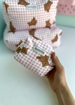 کیف آرایشی پینترستی تدی چهارخونه صورتی