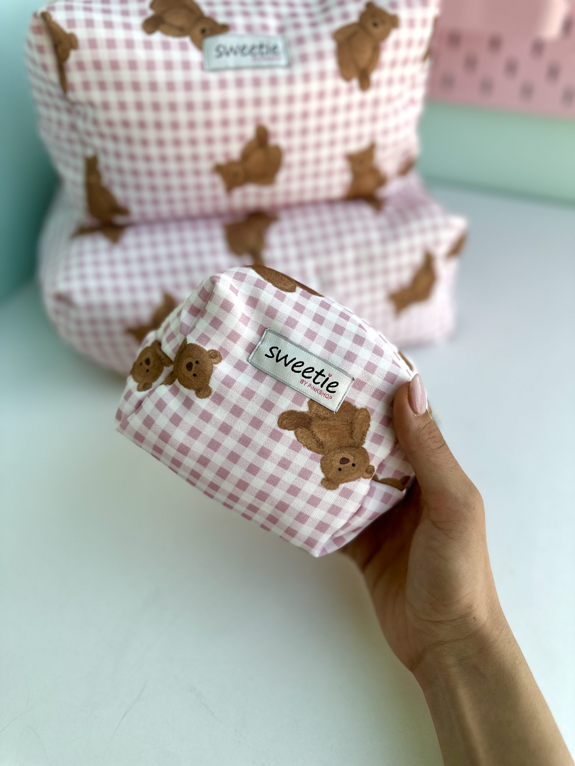کیف آرایشی پینترستی تدی چهارخونه صورتی