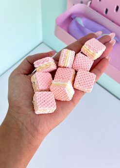 پینکولو بیسکوییت توت فرنگی صورتی کیوت