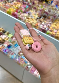 جاکلیدی دونات و بیسکوییت صورتی